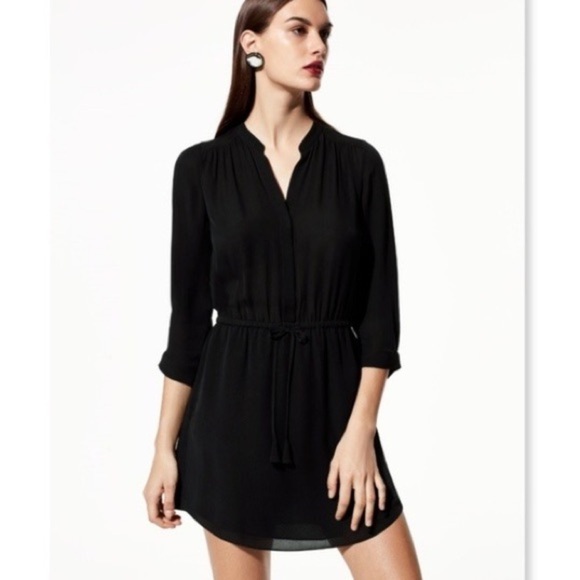 Aritzia Dresses & Skirts - Aritzia Babaton Bennett Flowy Black Crepe Dress Small